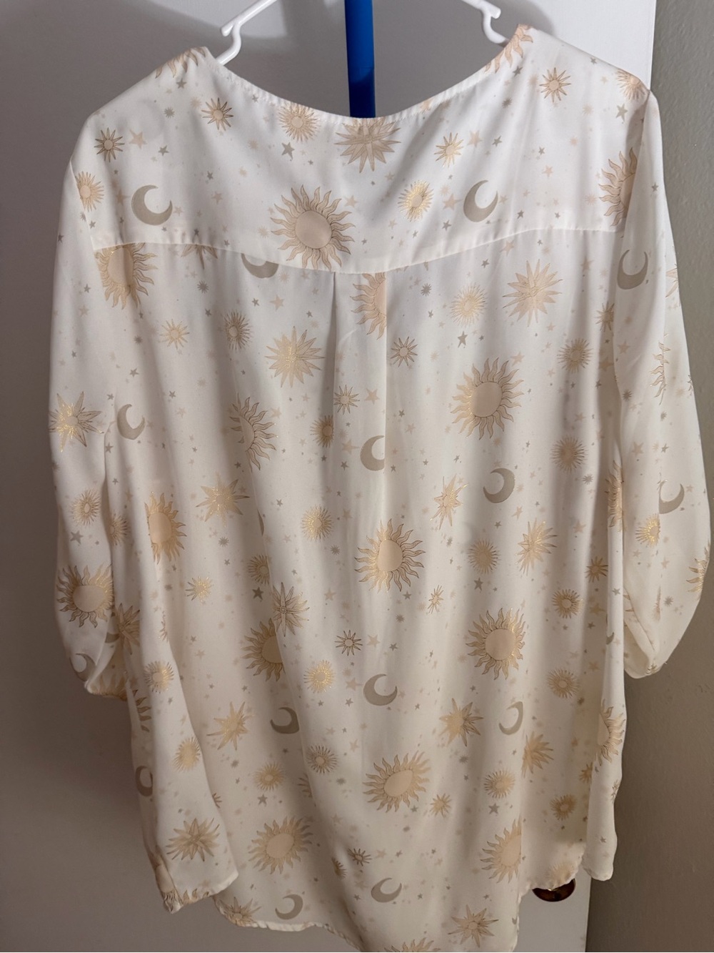 torrid Cream Sun & Moon Print V-Neck Blouse - Picture 2 of 3